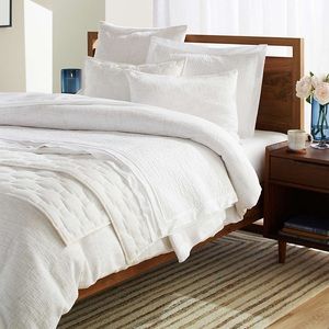 Crate & Barrel Lindstrom Duvet (King- White)